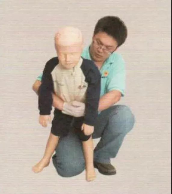 家庭触电急救方法