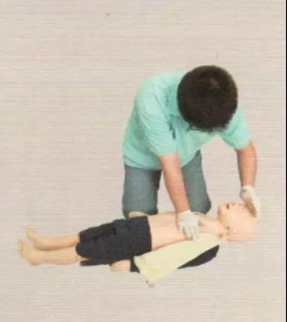 家庭触电急救方法