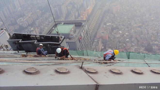 幕墙玻璃漏水处理：玻璃幕墙漏水维修每平方多少钱