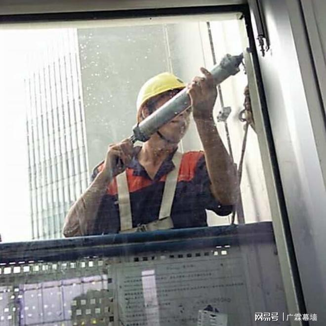 Water spill maintenance programme for curtain walls