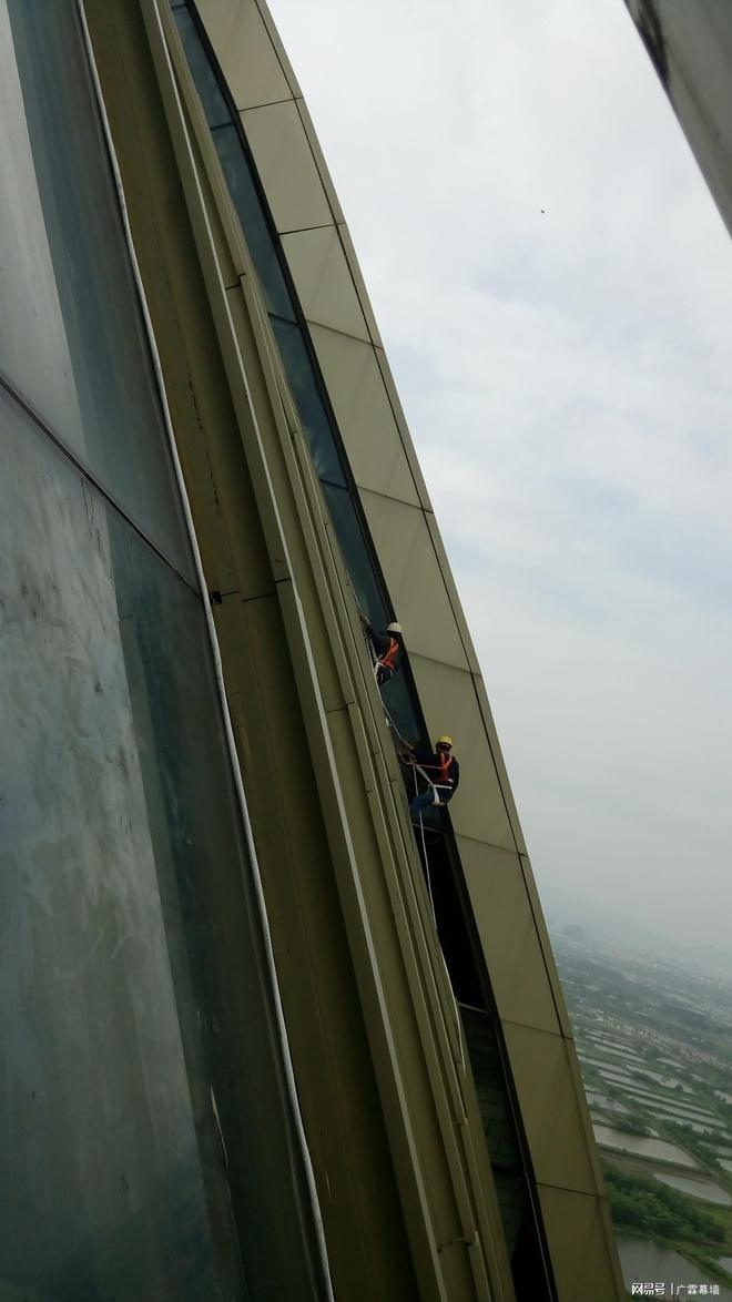 Water spill maintenance programme for curtain walls
