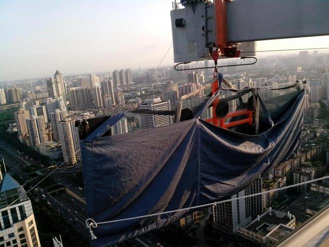 玻璃幕墙漏水 / 窗户开启费力？开启扇防水防尘需及时更换