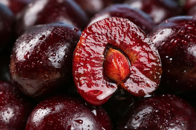 Fruit suitable for subtropical cultivation