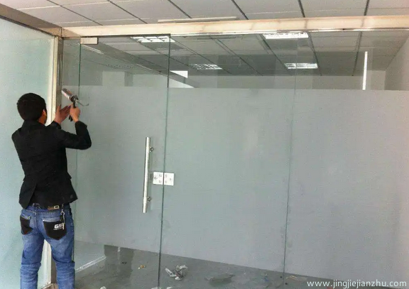 Glass door maintenance programme