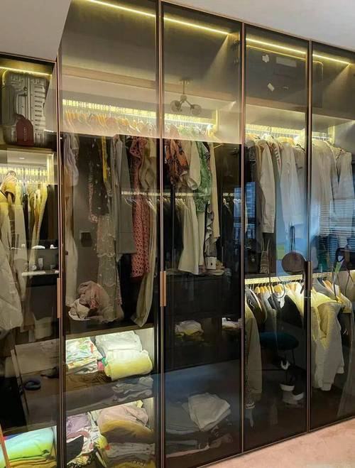 Glass door maintenance programme