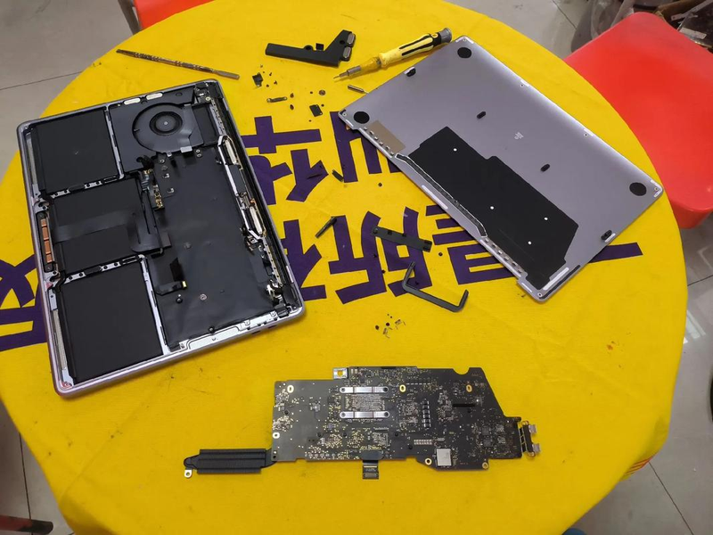 广州苹果笔记本寄修进水不开机主板芯片维修