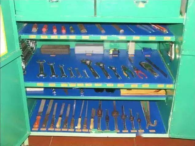 Vehicle maintenance tool management