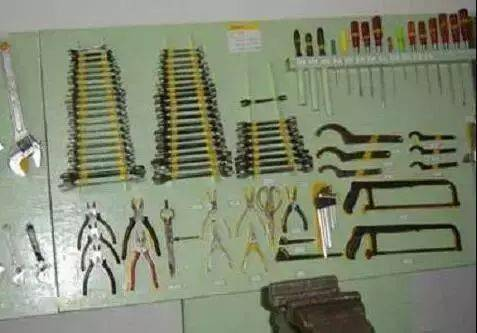 Vehicle maintenance tool management