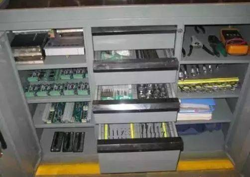 Vehicle maintenance tool management