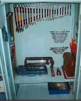 Vehicle maintenance tool management