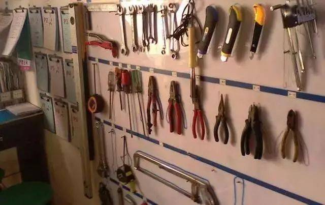 Vehicle maintenance tool management