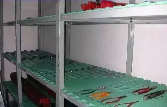 Vehicle maintenance tool management