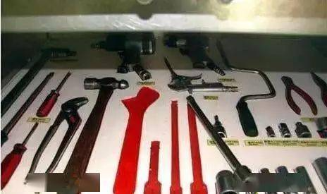 Vehicle maintenance tool management