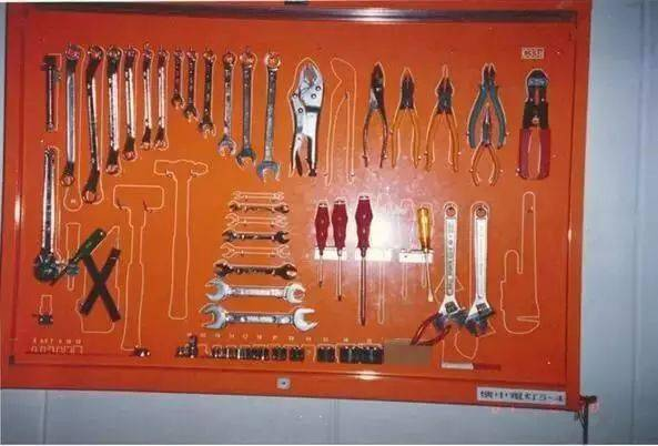 Vehicle maintenance tool management