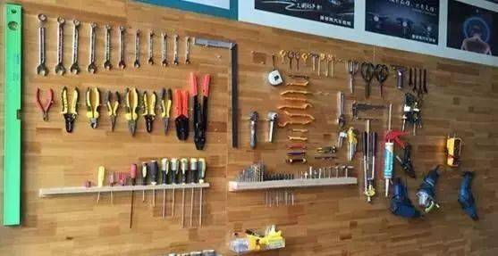 Vehicle maintenance tool management