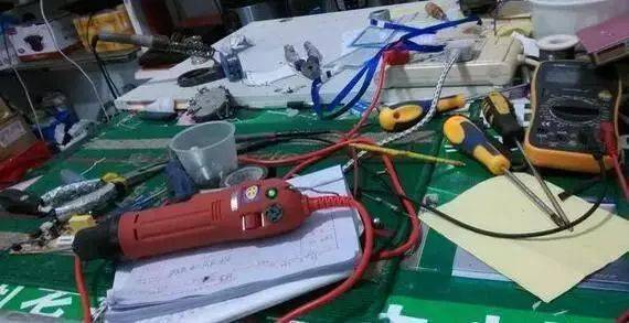 Vehicle maintenance tool management