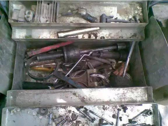 Vehicle maintenance tool management