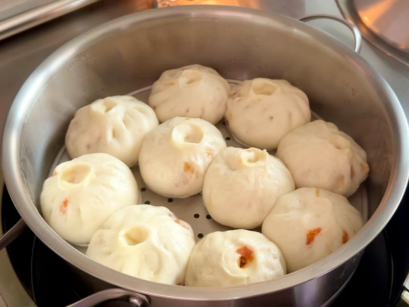 It's a video of the way the bun was squeezed