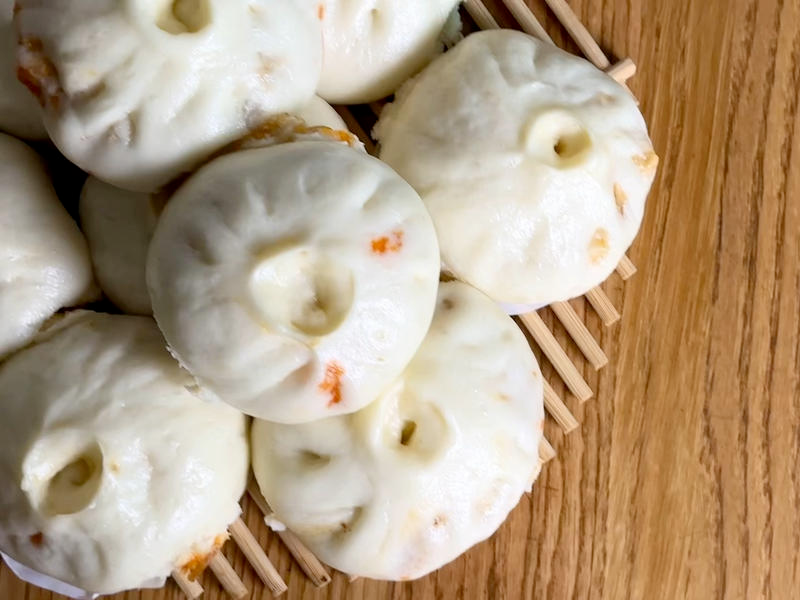 It's a video of the way the bun was squeezed