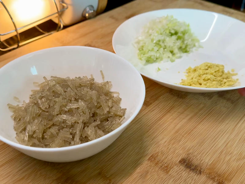 It's a video of the way the bun was squeezed