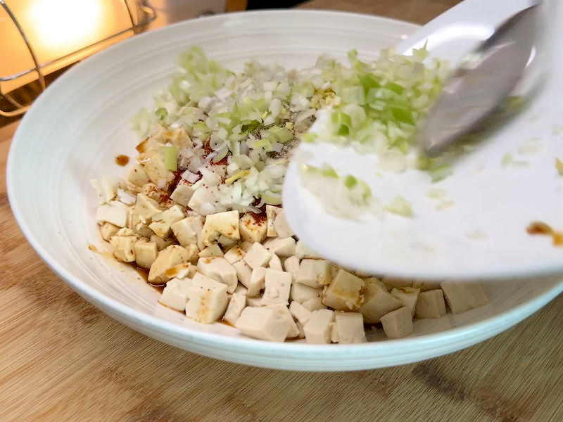 It's a video of the way the bun was squeezed