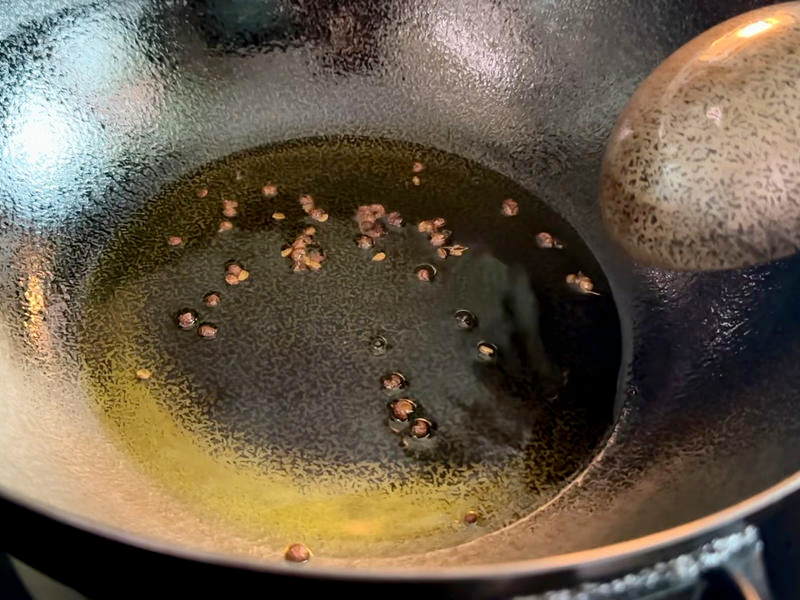 It's a video of the way the bun was squeezed