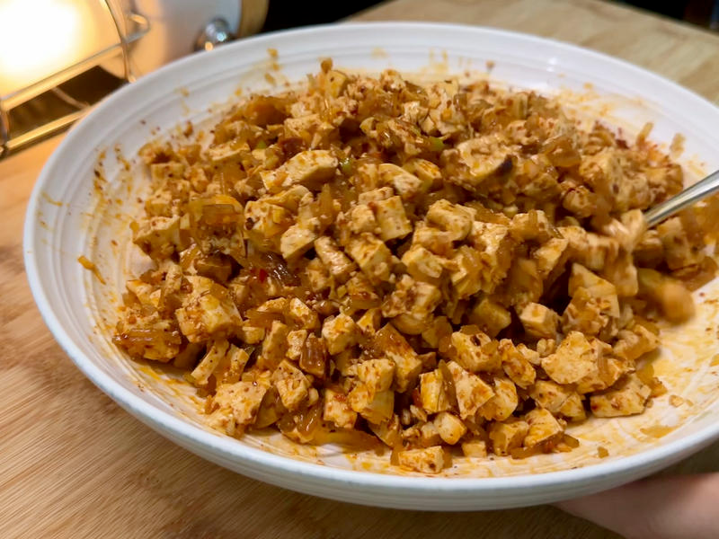 It's a video of the way the bun was squeezed