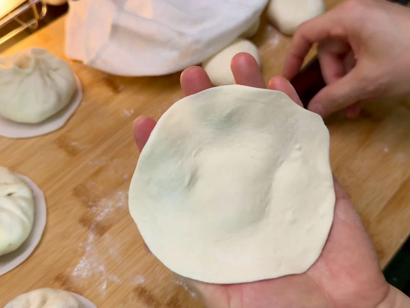 It's a video of the way the bun was squeezed