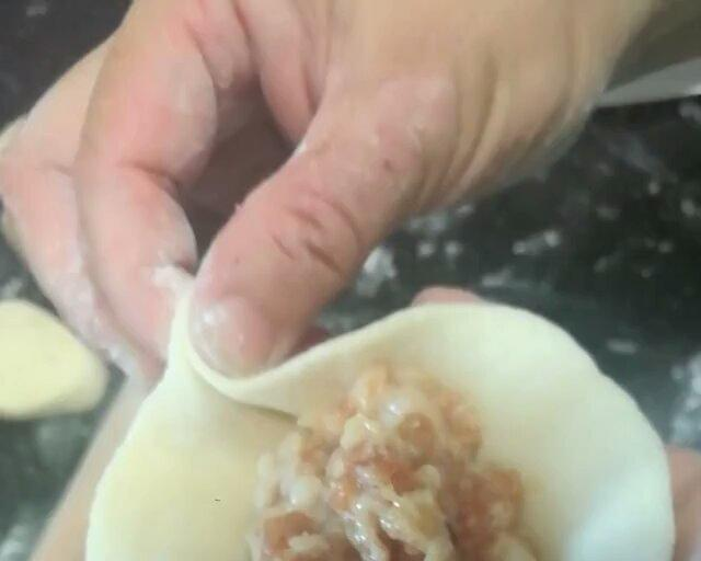 It's a video of the way the bun was squeezed