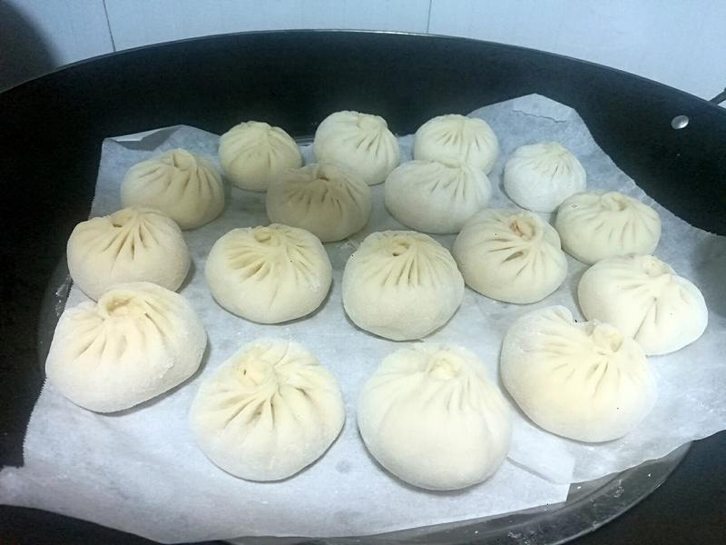 It's a video of the way the bun was squeezed