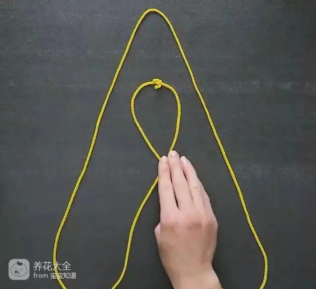 The way the ropes are taped