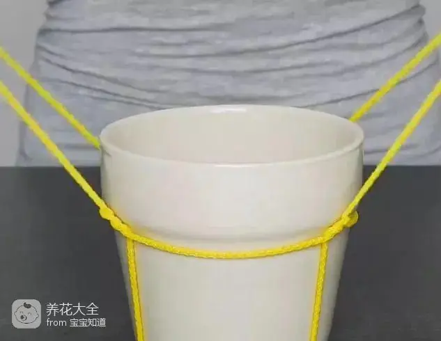 The way the ropes are taped