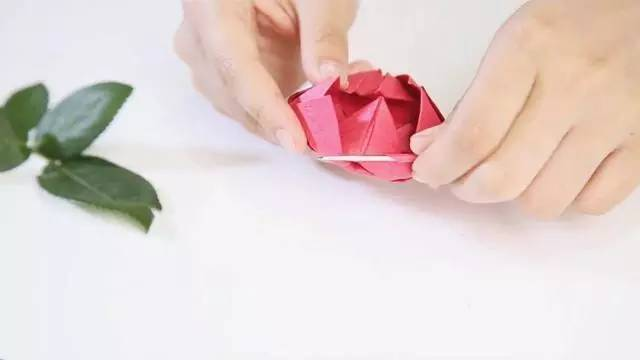 玫瑰花的折纸方法