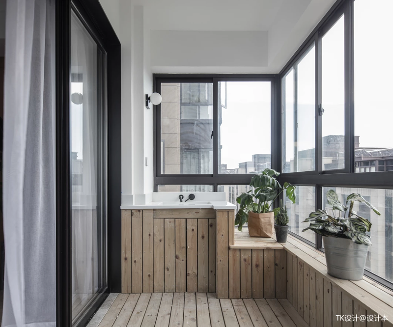 Family balcony gardening