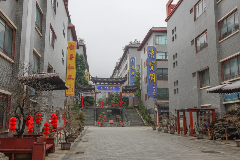 The wholesale price of dong hing has fallen