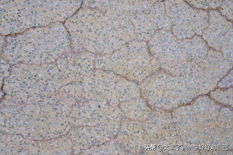 大体积混凝土中温度裂缝的成因