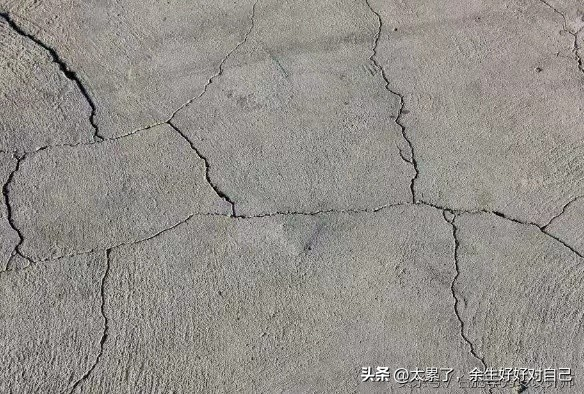 大体积混凝土中温度裂缝的成因