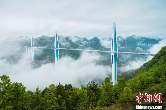 桥梁构造者洞穴