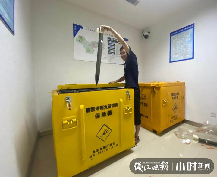 进行人工增雨的原理是干冰