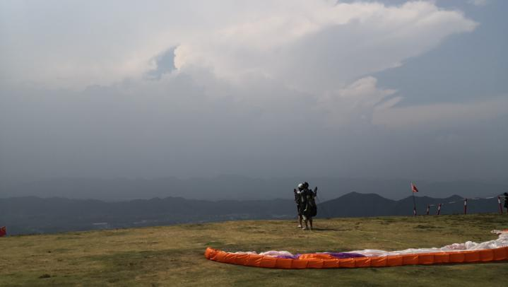 进行人工增雨的原理是干冰