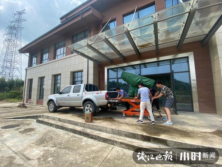 进行人工增雨的原理是干冰