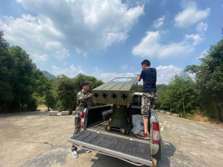进行人工增雨的原理是干冰