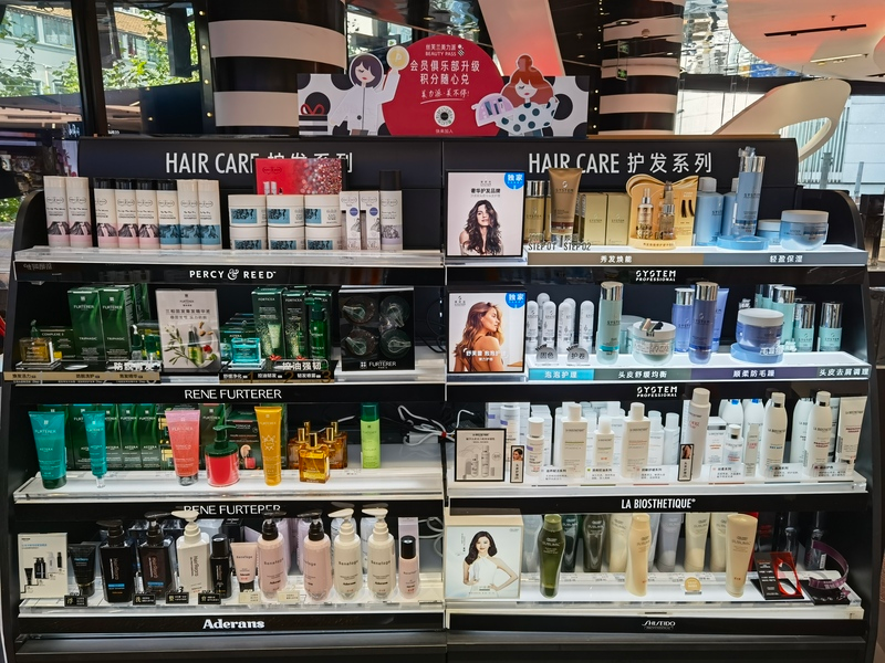 王丽茹;李兴春头发养护与脱发防治160问^^^坐月子常识与新