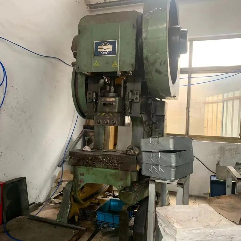 Tenders for the relocation of hydraulic maintenance machines