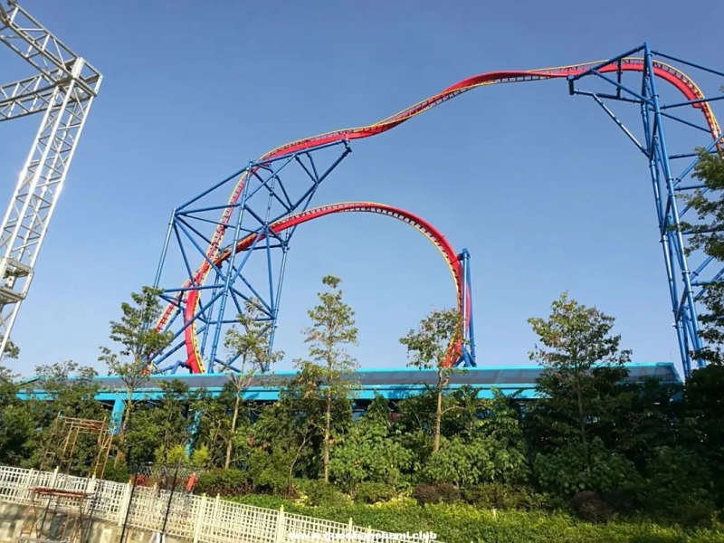 为了研究过山车的原理物理小组