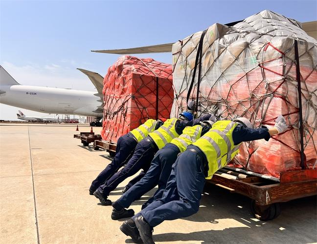 中国民航运输单价与全球相比