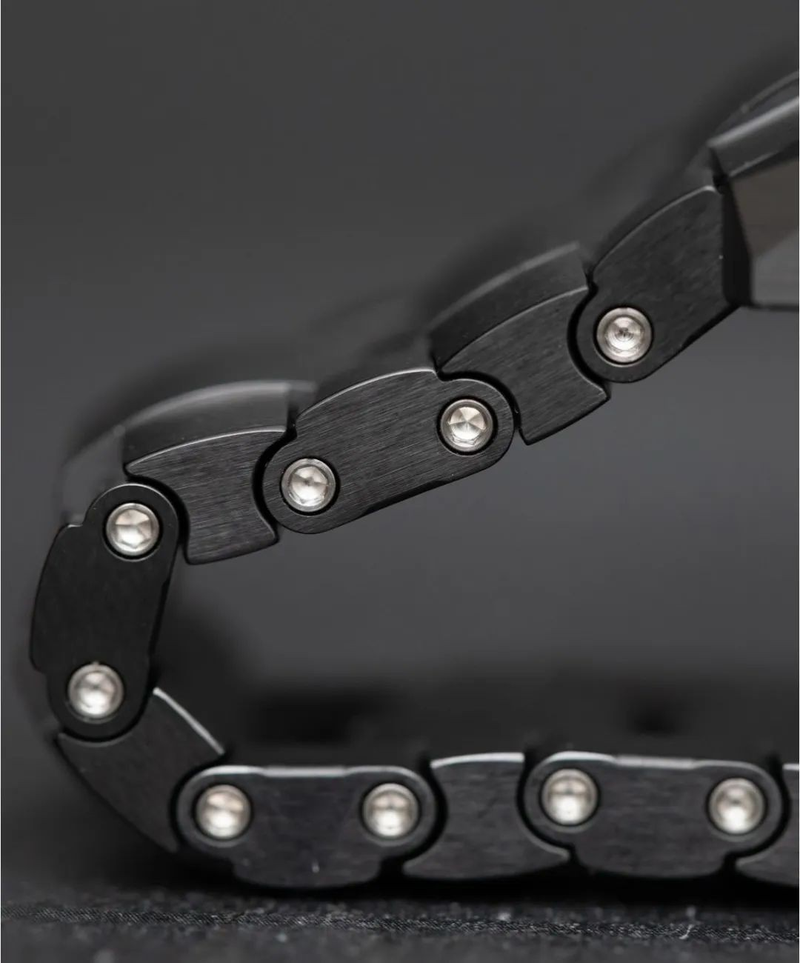 Graphics of ceramic watch chain dismantling methods
