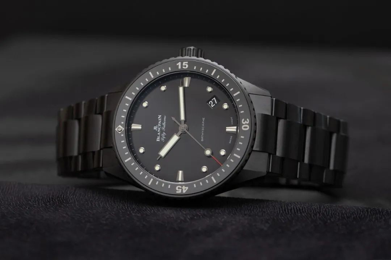 Graphics of ceramic watch chain dismantling methods