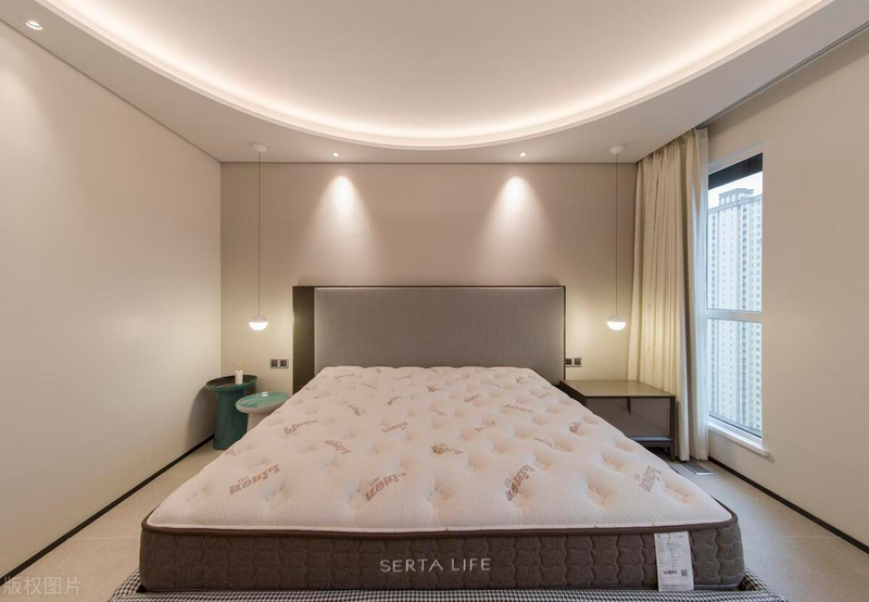 What's the average price of a brown mattress