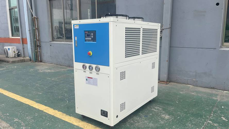 注塑机专用的冷却塔工作原理